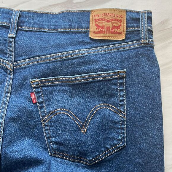 Levi’s | Women’s Plus Size Wedgie Straight High Rise Dark Wash Button Fly Jeans - Picture 9 of 9